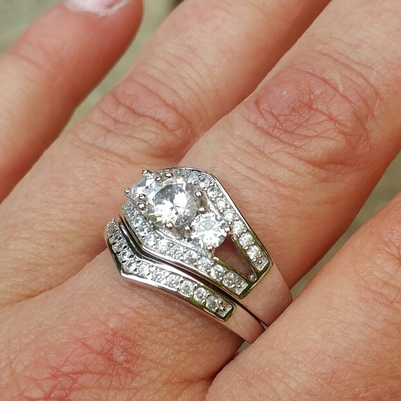 NOT FOR SALE. GIFTED **5⭐ Rated** WEDDING RING SET - Picture 6 of 7